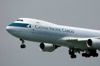 超時空之旅？颱風攪亂國泰航班 機票變「還沒出發就先回家」旅客傻眼