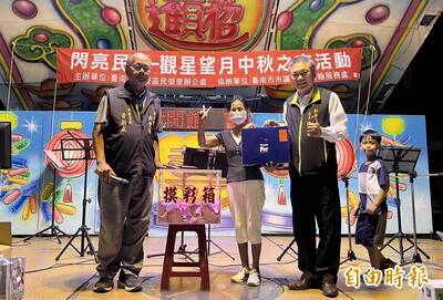 新營民榮里中秋開趴！健走摸彩吃古早味小吃 105歲人瑞也來了