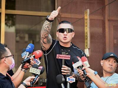 自打臉！館長酸國慶是「藝人消失日」舊文被挖出 結果自己消失了