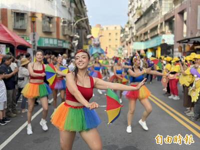 汐止夢想嘉年華森巴女郎火辣踩街 6米高花車霸氣帶嗨