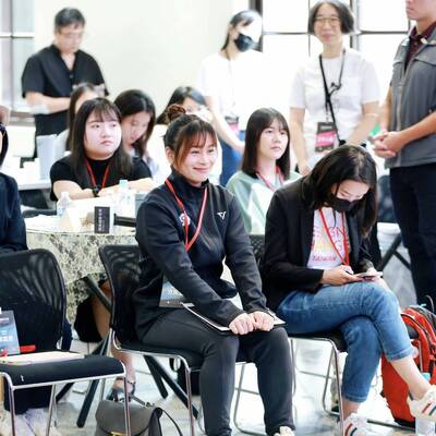 “Be Your Own Shero”舉重選手方莞靈「失敗也不放棄」 感動蔡英文