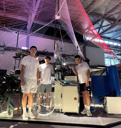 台灣設計展 織襪業者「黑狗兄」把亮點留給本土針織機