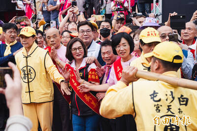 白沙屯媽祖來新北  蘇巧慧製「粉紅超跑」飄帶限量1萬條秒搶光
