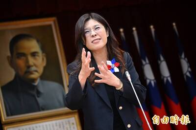 鄭麗文德國之聲專訪 林濁水批「空話多到不可思議」：十足草包一個