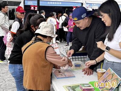 新北「樂齡共融新潮同樂會」登場  侯友宜、董至成陪長輩玩出活力秀