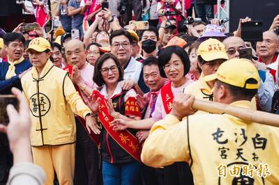 不回應「粉紅超跑」飄帶爭議  黃國昌：記者提問要有新聞專業水準