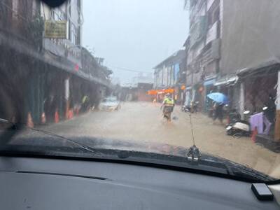 鳳凰颱風風大雨急！土石流黃色警戒 新北瑞芳勸離567人