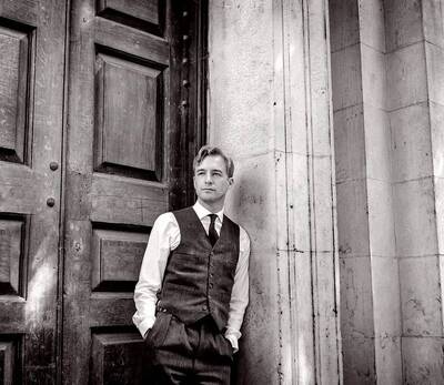 優雅帥照+正體中文！IPAC創辦人首篇脆文爆紅 預告「很快訪台」