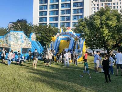 中市「翔童樂馬戲團」充氣城堡突消風 孩童驚嚇腳擦傷廠商道歉