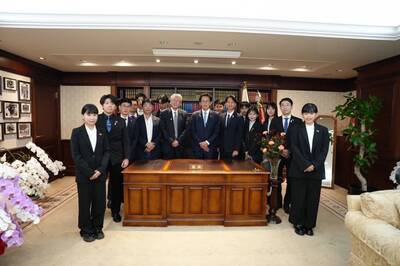 傳黃國昌訪日「親台大咖全拒見」？  民眾黨籲政府澄清遭網友酸爆