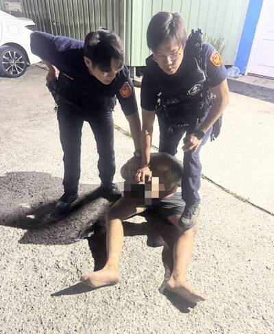 男闖泳池2度持槍朝2童瞄準、扣扳機 教練護童、生死瞬間全曝光