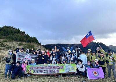 山海交流 台南將軍國小師生攀登大霸尖山