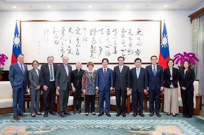 接見美國訪賓 總統：400億美元國防特別預算展現展現自我防衛決心