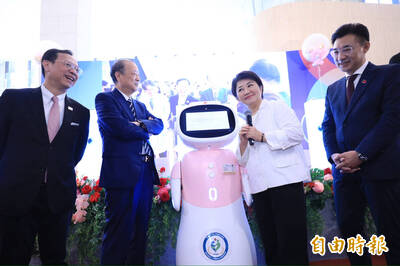 「你累了嗎？」 AI照護機器人被盧秀燕問倒 答錯衛福部長名字