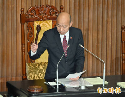 立院三讀》所得稅法長照特別扣除額升至18萬 明年報稅就適用