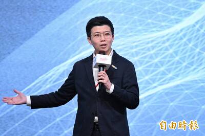 藍營齊挺小紅書！  苗博雅舉1數據控「熱臉貼冷屁股」