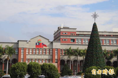 竹縣13.5米耶誕樹明晚點燈 現場闖關集點可抽iPhone、Switch