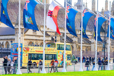 《TAIPEI TIMES》 Illustrator brings Taiwan&rsquo;s warmth to London buses