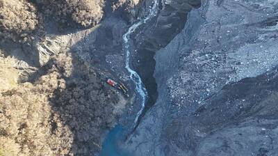 挑戰馬太鞍溪堰塞湖 施工團隊抵達壩頂開始降挖引流