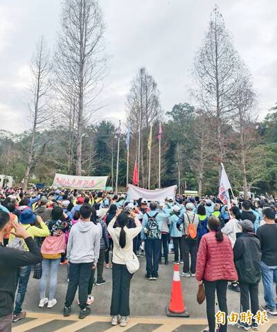 新年新路線 草屯元旦升旗3千多人九九峰下巡禮