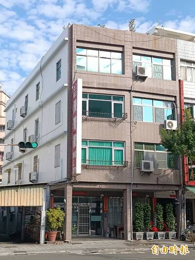 藍委陳菁徽高雄服務處被控違建 四叉貓這樣說