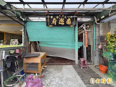 嘉義市私人神壇疑債務糾紛 10多人上門砸廟還開車撞門