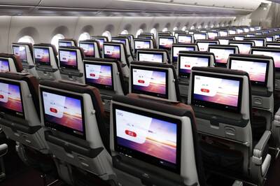 不看電影、不睡覺！搭機只做「1件事」他超不解 網曝：地上做不到