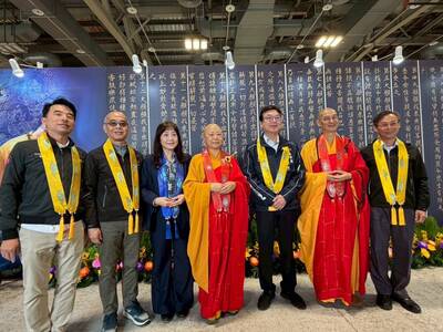 跨市跑行程！ 劉和然出席藥師佛文化節