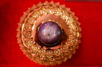 挖到寶！全球最大紫星藍寶石亮相 「淨土之星」估價百億