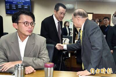 黃國昌從國防委員會帶走機密資料 沈伯洋：幸好被迅速追回