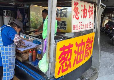 蘆洲蔥油餅夫妻生前擺攤畫面曝！ 網淚刷：從小吃到大