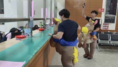 員林警防搶演練出奇招！ 「騎馬裝＋跳撒嬌舞」成焦點