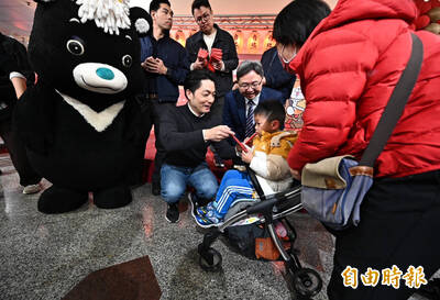 迪化街年貨大街人潮創新高  蔣萬安台北地下街發紅包