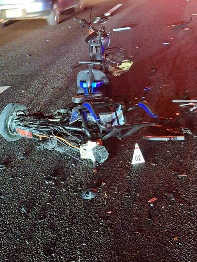 騎電動三輪車逆上國3竹南段 84歲翁與2賓士車相撞亡