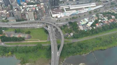 國5石碇坪林初一至初三交管 新店警方動用無人機監控交安 