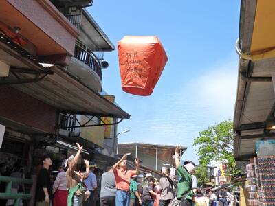 台鐵推「平溪、深澳雙支線一日週遊券」 帶你走春遊山海美景