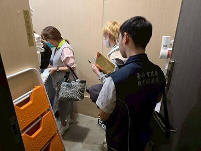 台南春節旅宿爆雷   一晚逾6千遇髒污惡臭、小強迎賓驚魂