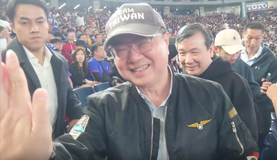 經典賽》飛東京看WBC竟巧遇卓榮泰、李洋 球迷擊掌互動羨煞網友