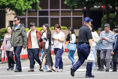 《TAIPEI TIMES》Bonuses drive up monthly wages