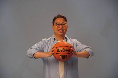 黃世杰出戰桃園市長  率民進黨議員候選人拍定裝照
