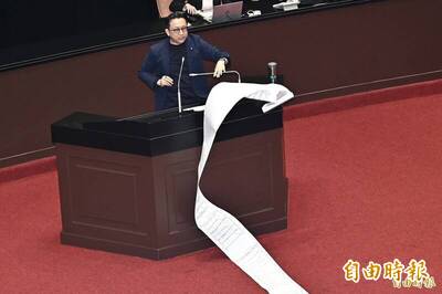 葛如鈞拿16公尺清單稱賴政府政見跳票 政院反嗆網路搜尋就可查證