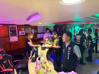 中壢警雷霆除暴單週破123案逮111人 議員促細分警察繁重加給