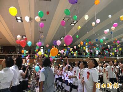 爆乳出席國中兒畢典挨轟！「生命清理員」辣媽怒反擊酸民