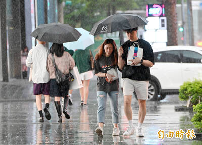 降雨短暫空檔結束！梅雨鋒面午後「重回台灣上空」 專家：恐連下5天