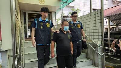 狂粉私訊「147女孩」遭拒    社群留言「砍死妳」警拘提法辦