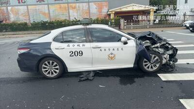 上深夜班精神不濟！ 花蓮年輕警恍神追撞大貨車