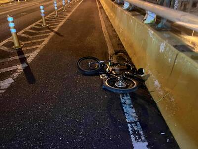 花蓮永吉橋深夜奪命車禍！機車追撞單車 9旬翁不治、女騎士昏迷