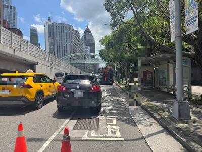 恐怖吊車逼車畫面曝光！台北街頭硬切車道釀追撞 網友怒：應吊銷駕照