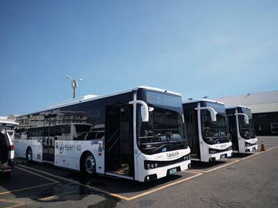 落實綠能減碳 台南再添3輛電動公車
