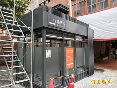 北市霞海城隍廟埕旁設吸菸室惹議 迪化商圈：技術可解決
